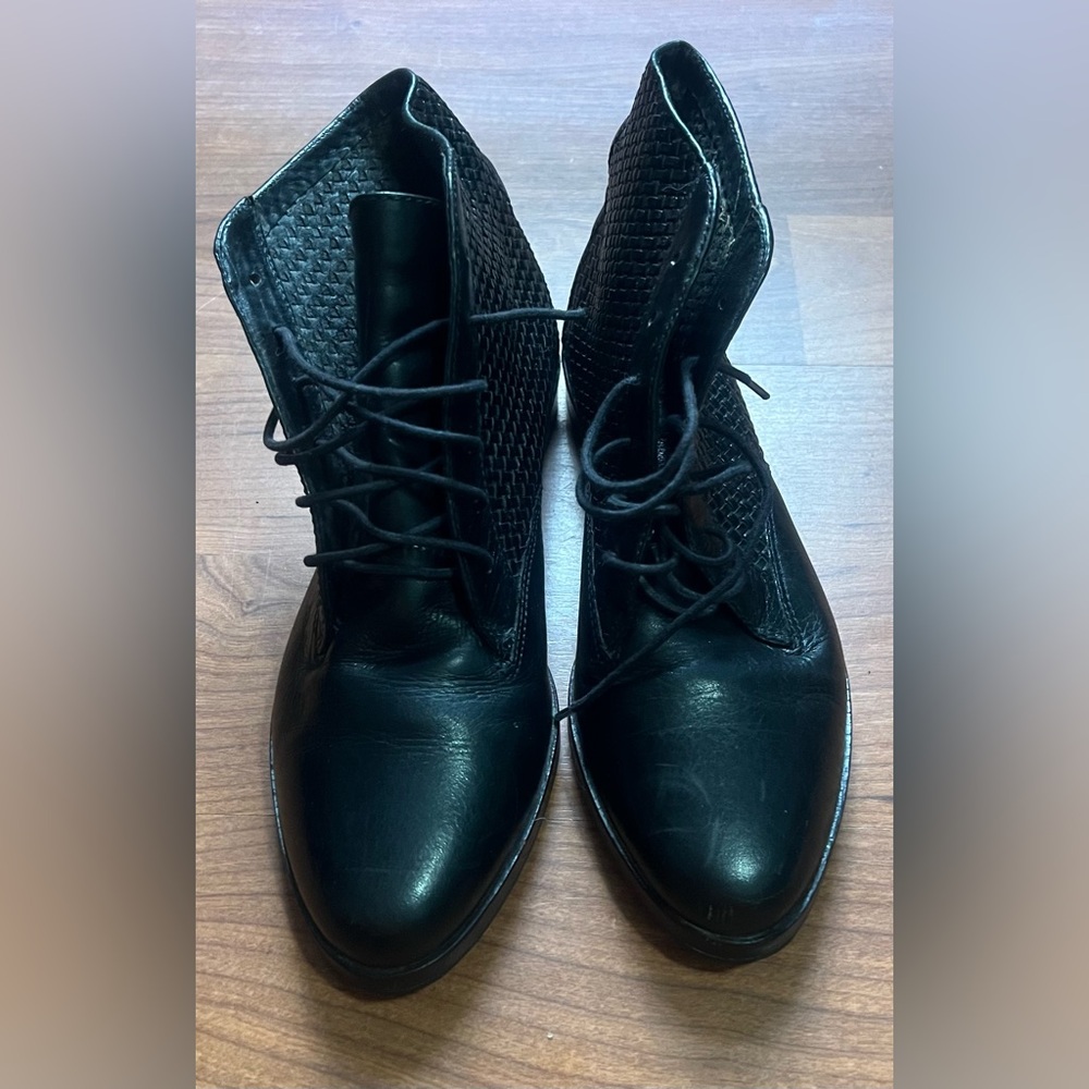 G.H BASS Flex woman’s basket weave ankle boots